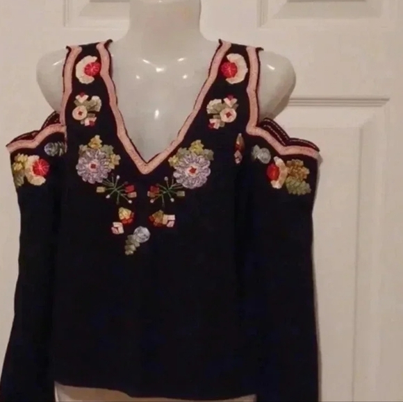 🌹Gorgeous cold shoulder sweater - Picture 8 of 8